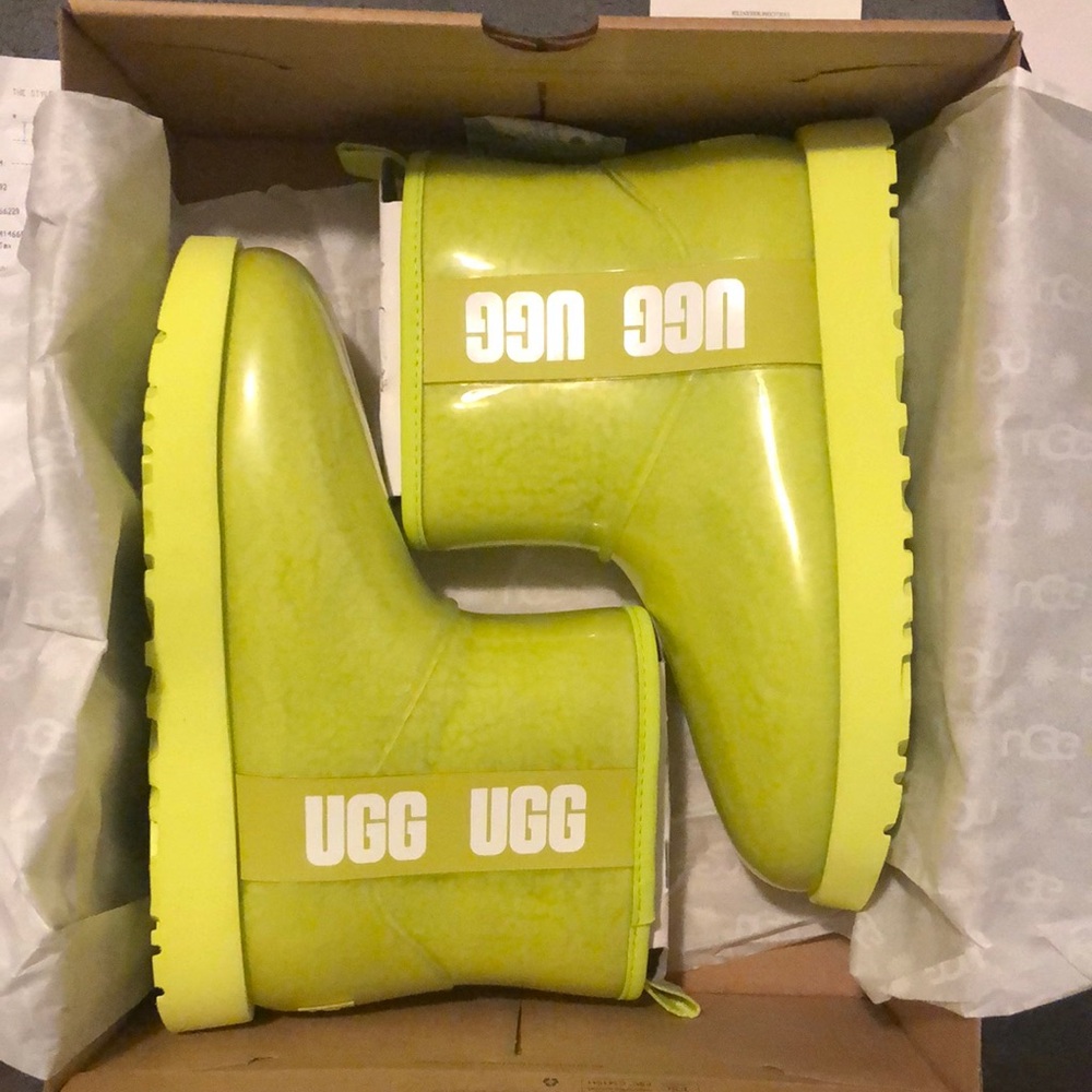 Ugh boots size 7 womens 100% authentic never worn